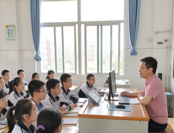 新手教师动画课件制作指南HTML下载｜零基础动画效果教程｜简单提示词生成专业动画